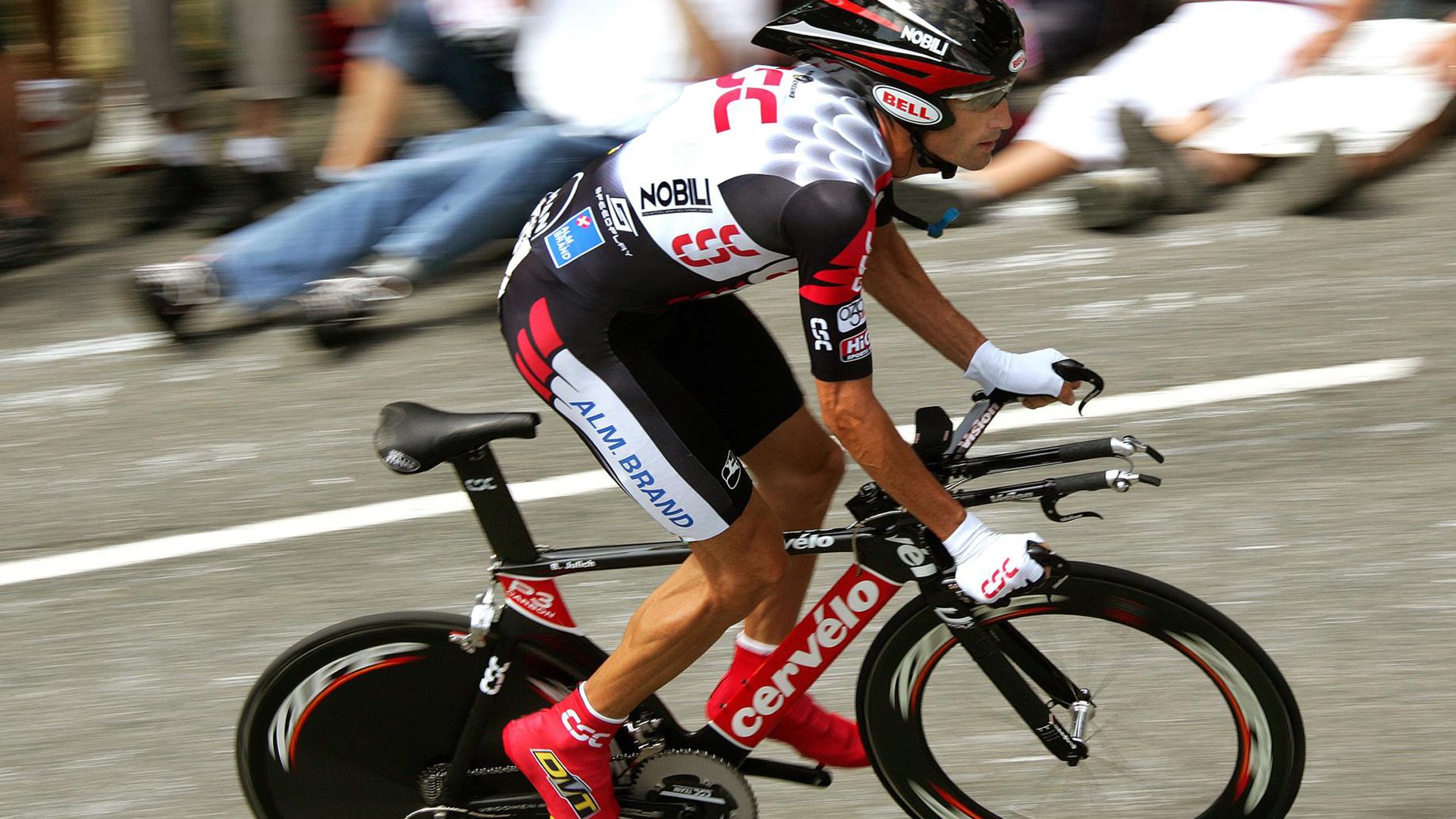 戴维斯杯完胜拉沃尔杯,纳达尔惊艳四座的背后,是网球灵魂的回归