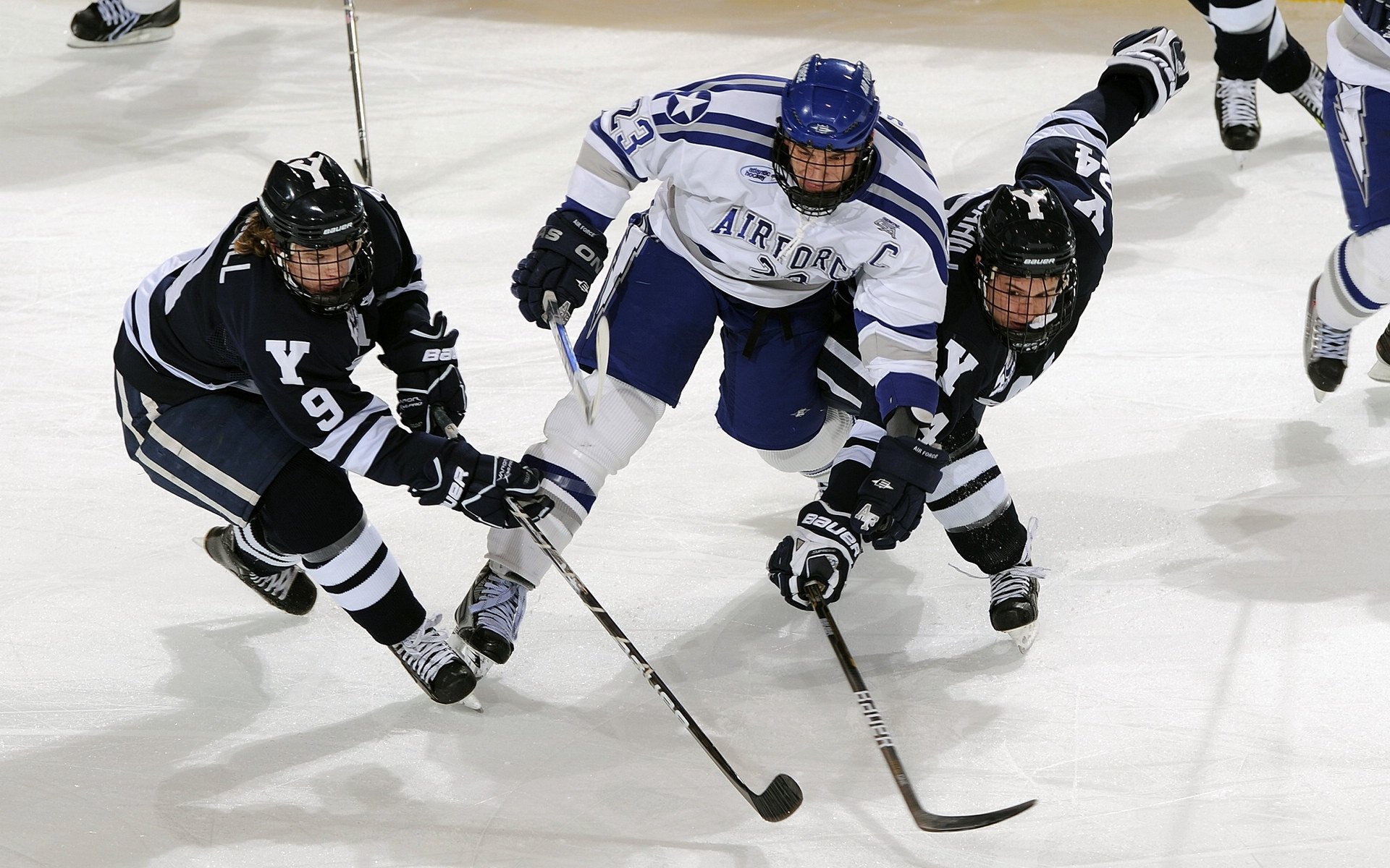 戴维斯杯完胜拉沃尔杯,纳达尔惊艳四座的背后,是网球灵魂的回归