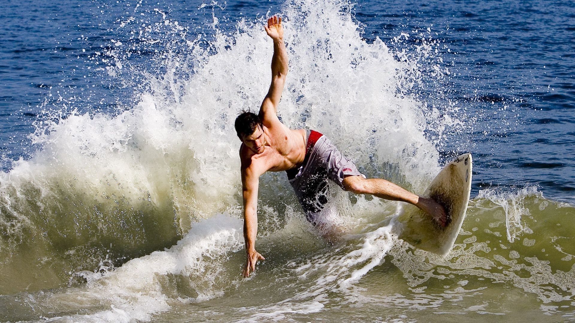 赛道新秩序，诺里斯驾迈凯伦横扫红牛二队，展现绝对统治力