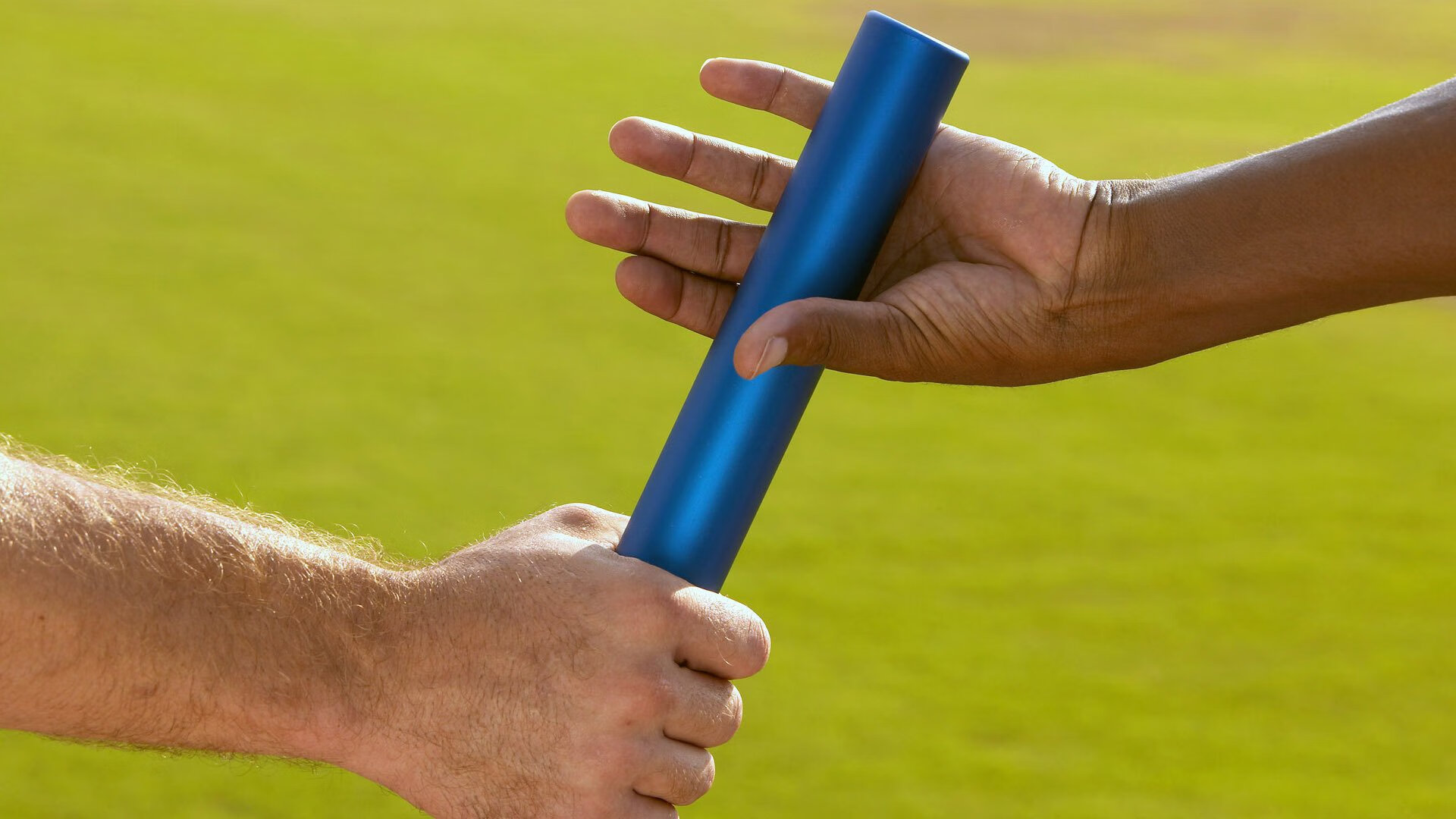 开云体育-赛道上的独舞，塞恩斯高光表现，梅赛德斯轻取迈凯伦