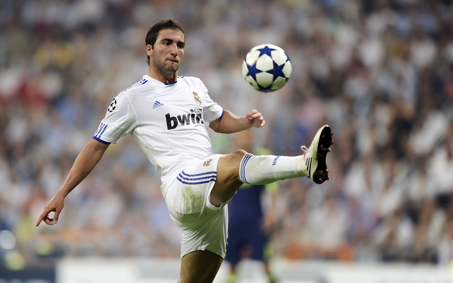 欧文单场55分刷新纪录，湖人团队碾压北京队展现NBA统治力